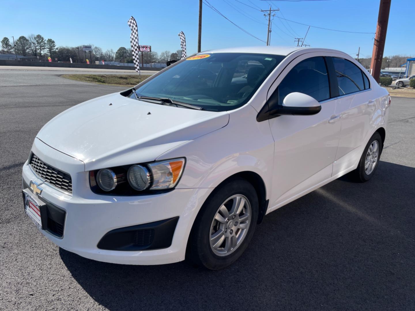 2016 White Chevrolet Sonic (1G1JC5SHXG4) with an 4-Cyl, 1.8 Liter engine, Automatic, 6-Spd transmission, located at 8008 Warden Rd, Sherwood, AR, 72120, (501) 801-6100, 34.830078, -92.186684 - Photo#3